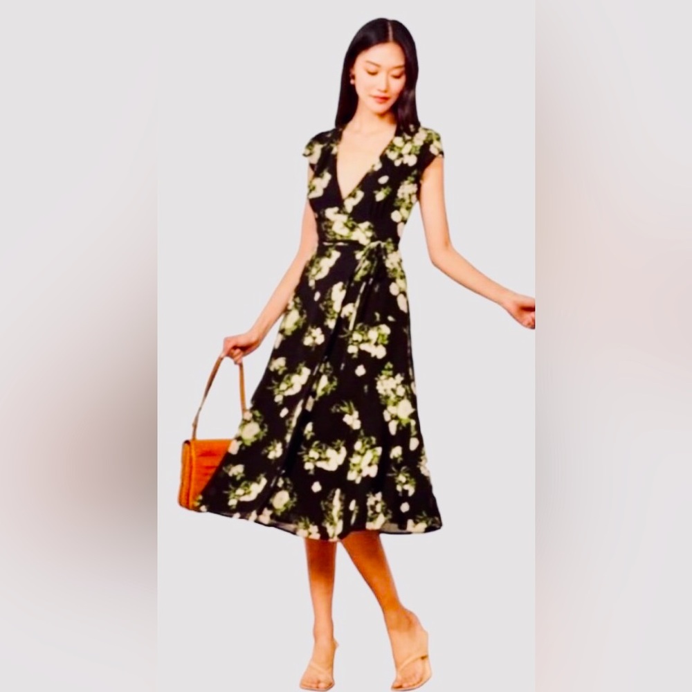 Reformation Short Sleeve Carina Midi Wrap Dress in Black w White Floral